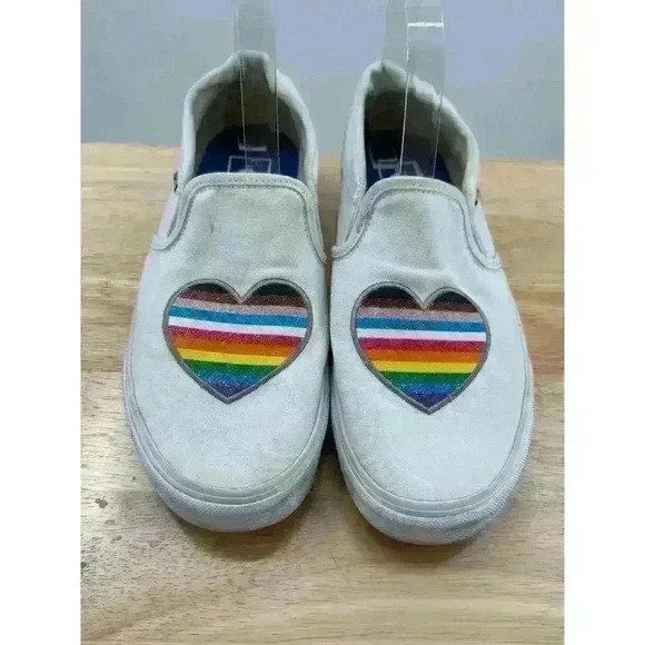 Vans Shoes - Vans Old School White Slip On Low Top‎ Sneakers w/ Colorful Heart Women's Sz 9.5